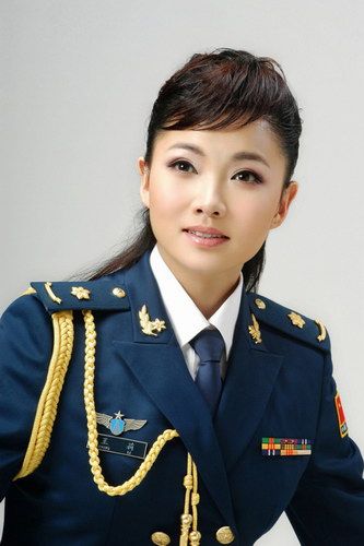 羊鸣孟庆云及王莉等艺术家受邀参加阅兵观礼