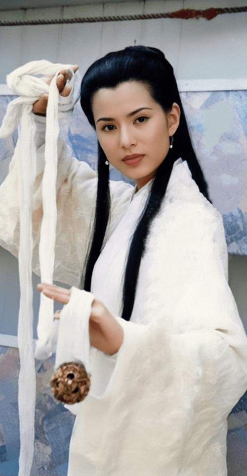 她被称为最美小龙女如今55岁长这样