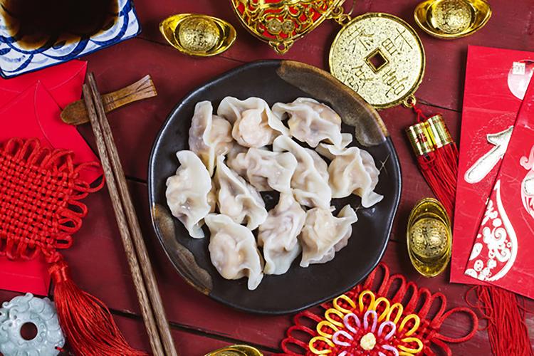 所以大年初五 别忘了迎财神 吃饺子噢!