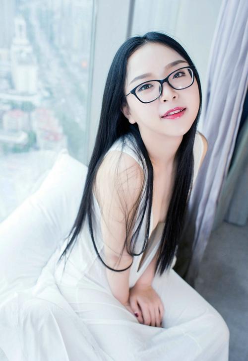 首页 美女图片 性感美女 极品娇媚美少女性感真空睡衣酥胸大奶大胆
