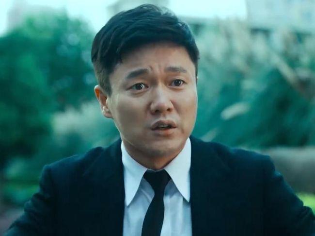 电影《人潮汹涌》:刘德华,肖央在高级的幽默中绽放自己