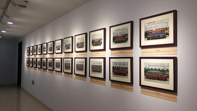 c楼教学基地历年毕业生照片展示墙初步完工