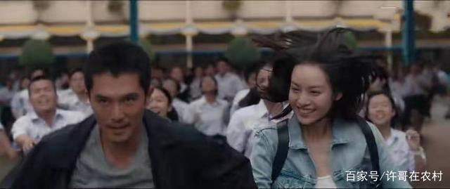 唐人街探案:林默回校受追捧,三招成为好老师,牵着萨莎