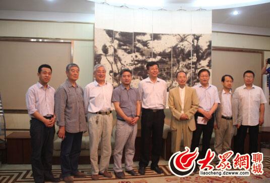 贾新光向聊城运河博物馆捐赠自己的艺术作品,市委常委,宣传部长赵庆忠