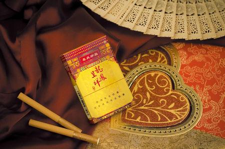 请问骄子香烟包装上面龙凤呈祥硬包橙色的包装,上面还有很多花纹,多少