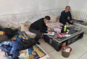 实地调查执行干警挨村挨户五原县人民法院的执行干警在进入2022年的