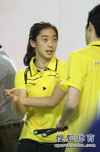 比赛期间,中国羽毛球队主教练李永波以及爱将陈金,王适娴也李雪芮20