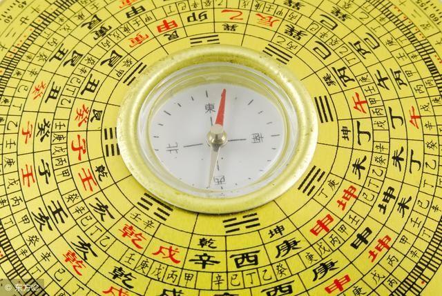 罗盘的使用方法图解(教你认识,使用罗盘)