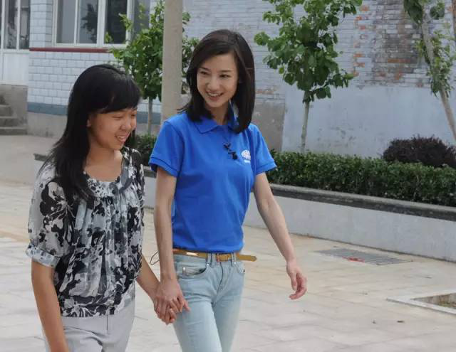 李杨薇梨花村里做评委 饺子包出"状元梦"