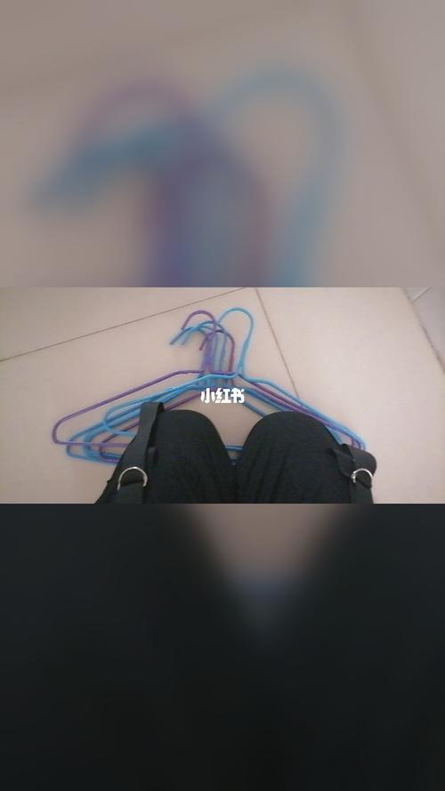 跪衣架_衣架_生活记录_日常片段_随手拍