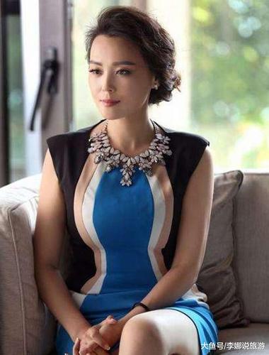 如今的梁爱琪也已经41岁了,已经开始演妈妈角色了,比如在《爱来的