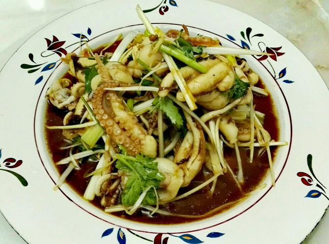  a href="#" data-lemmaid="1327506">姜 /a>,葱等为主要食材制作的 a