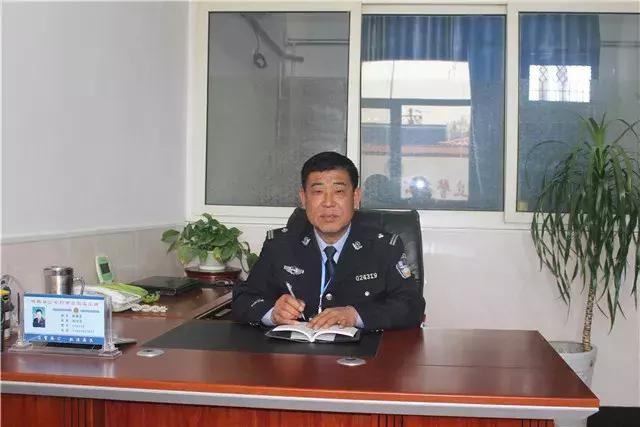 邯郸市公安局丛台区分局南吕固派出所指导员陈聚良同志突发心脏病抢救