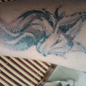 纹身成这鬼样了是掉色还是什么?