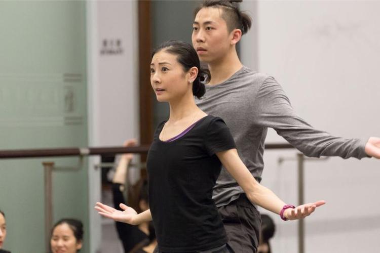 现场| 谭元元的最后一堂编舞课_上观新闻