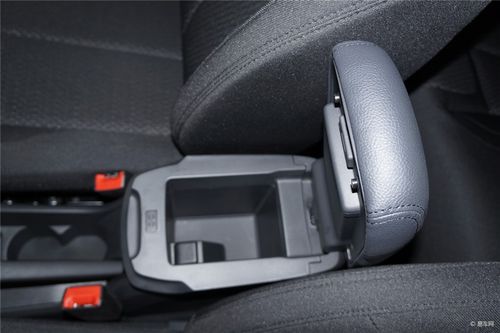 6l 手动 优尚型前排中央扶手箱空间汽车图片-汽车图片大全】-易车