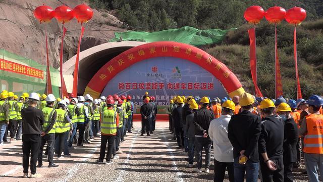 「图文」楚大高速项目(姚安段)梅家山隧道双幅顺利贯通