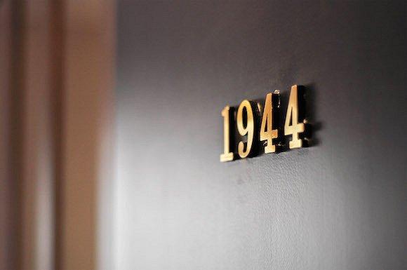 1944则是她搬出的年份,这两个数字比较有意义,我就拿她们做门牌号了