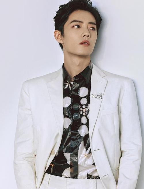 肖战:我不适合化浓妆!被造型师强制要求后,看到效果一