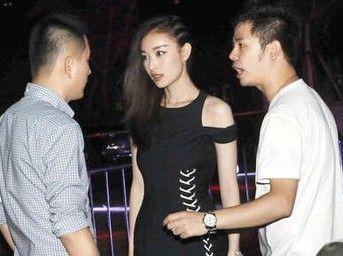 倪妮与男性聊天不畅疑起争执