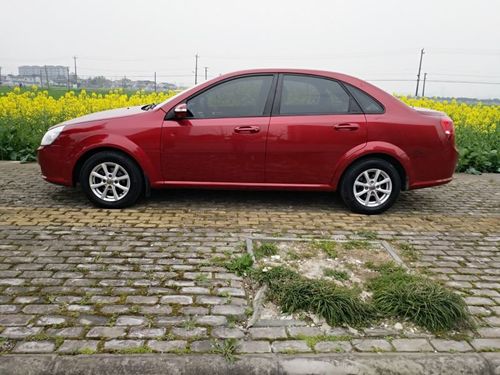 别克凯越 红色 .