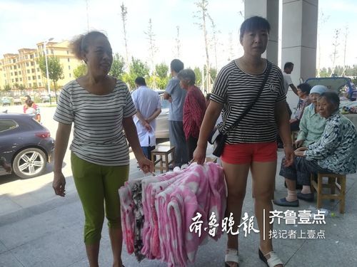寿光市羊口镇安置点,市民纷纷献爱心