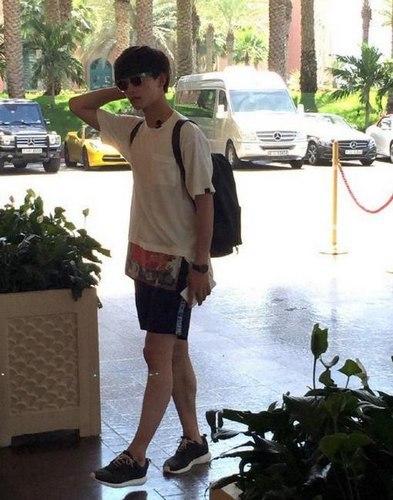 男明星腿太短是什么感受?杨洋双手插兜的画面太搞笑