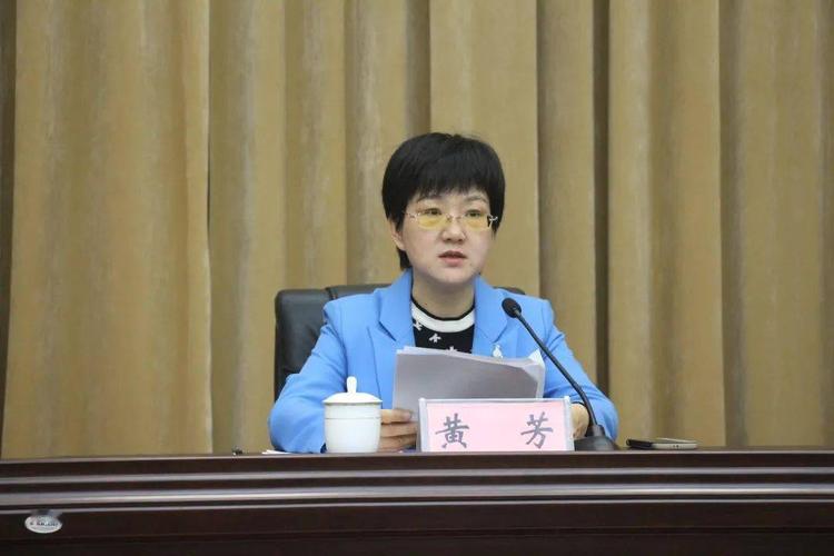 县委常委,宣传部部长黄芳主持