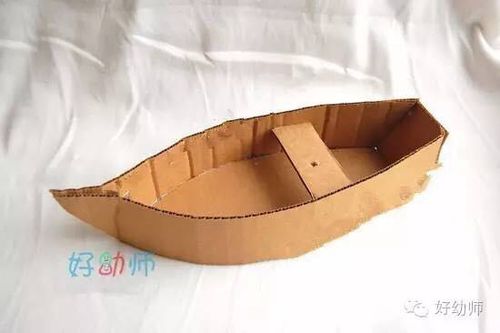 端午 硬纸板龙船 先用纸板制作小船