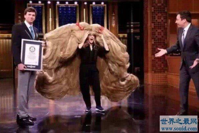 世界上头发最长的男人,头发长度是超过了6米