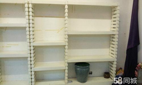 花架整体8个柜子一共8000元,包括三个2米宽2.2米高的花柜,一个1.