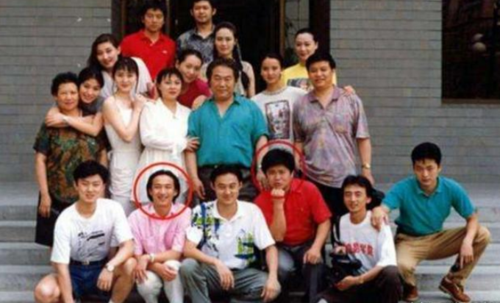 黄磊的同班同学,9岁就参演电影,如今默默演多年小人物没名气