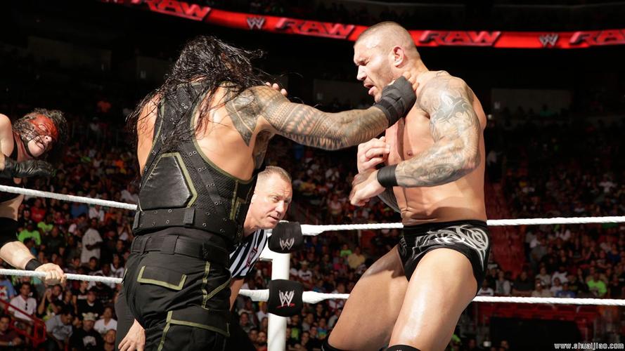 罗曼·雷恩斯 vs 兰迪·奥顿&凯恩《raw 2014.07.22》