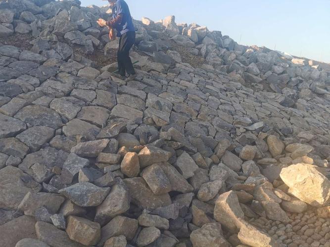 干砌块石护坡施工