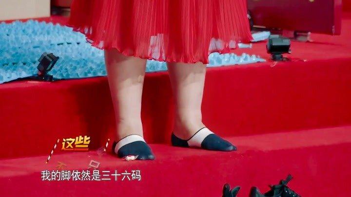 王牌对王牌贾玲200斤没想到脚竟然是36码大伙都不敢相信