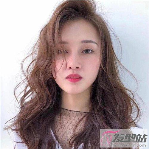 现在流行烫什么发型 层次烫发爆红朋友圈