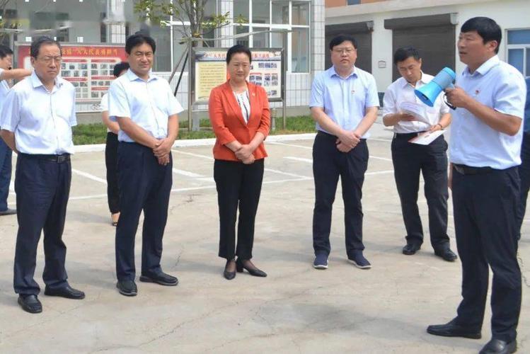 安阳市人大莅临关堤乡考察人大代表联络站建设工作_王