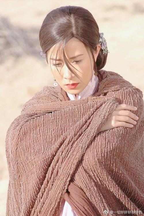 火舞黄沙的造型很凄艳