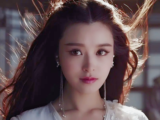 从剧照来看,文咏珊版的王语嫣看上去清丽动人.