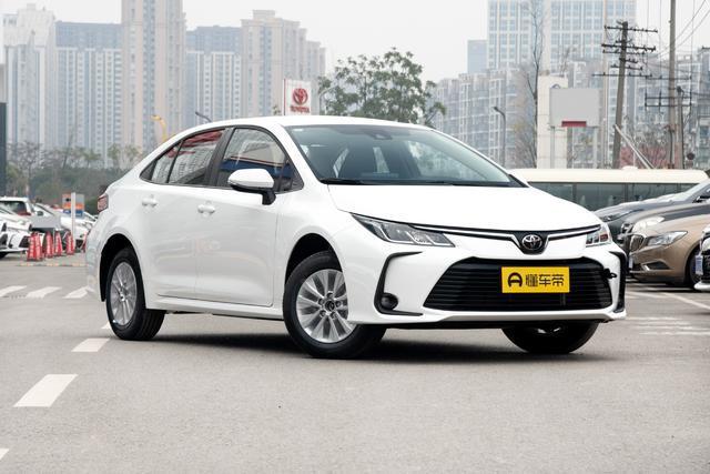 车型 卡罗拉 长(mm) 4630 宽(mm) 1775 高(mm) 1485 轴距(mm) 2700