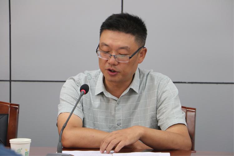 环县副县长张晓军,人行环县支行副行长(主持工作)胡学恭,金融办主任唐