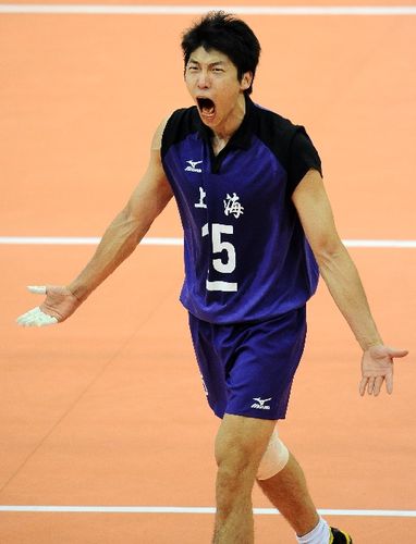 图文:男排半决赛上海队晋级决赛 沈琼欢呼胜利
