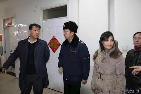 塔河副县长王雪柏带队检查节前食品市场安全