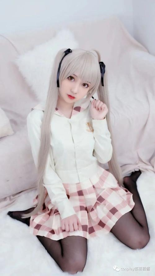 cos:穹妹私房制服cos正片@凌凌子