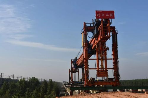 8月19日,由中铁二局承建的水曹铁路项目全线首座特大桥t梁架设完成.