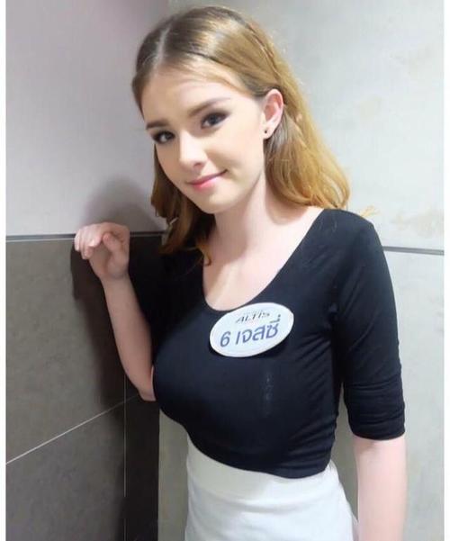 泰国21岁内衣模特惊艳登场皮肤白皙身材标准瞬间爆红网络