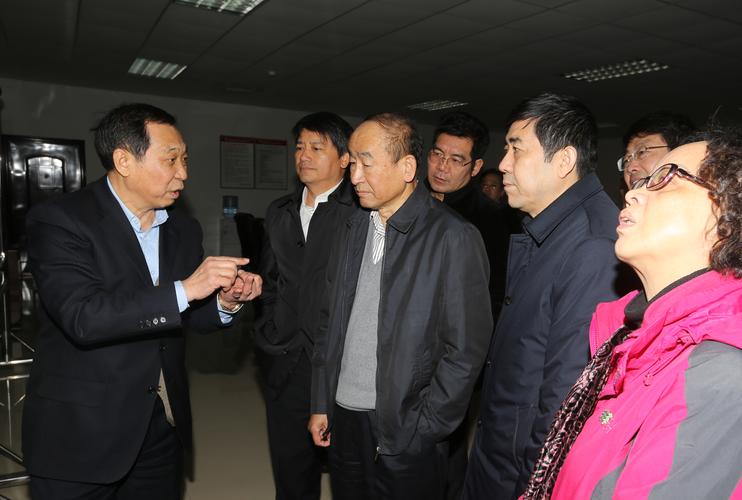 石化联合会会长李寿生在延长石油调研