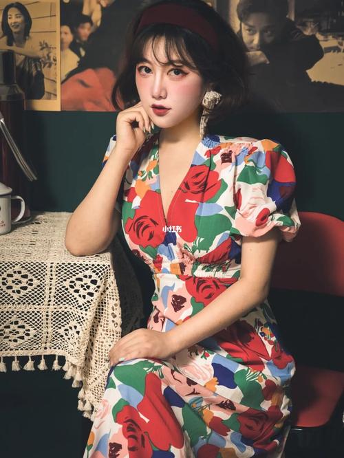 绝版复古港风美女get!|在逃公主换装自拍馆_休闲玩乐