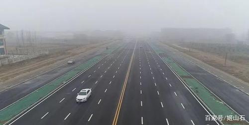 河南原阳黄河大道东延项目主路面全线贯通!