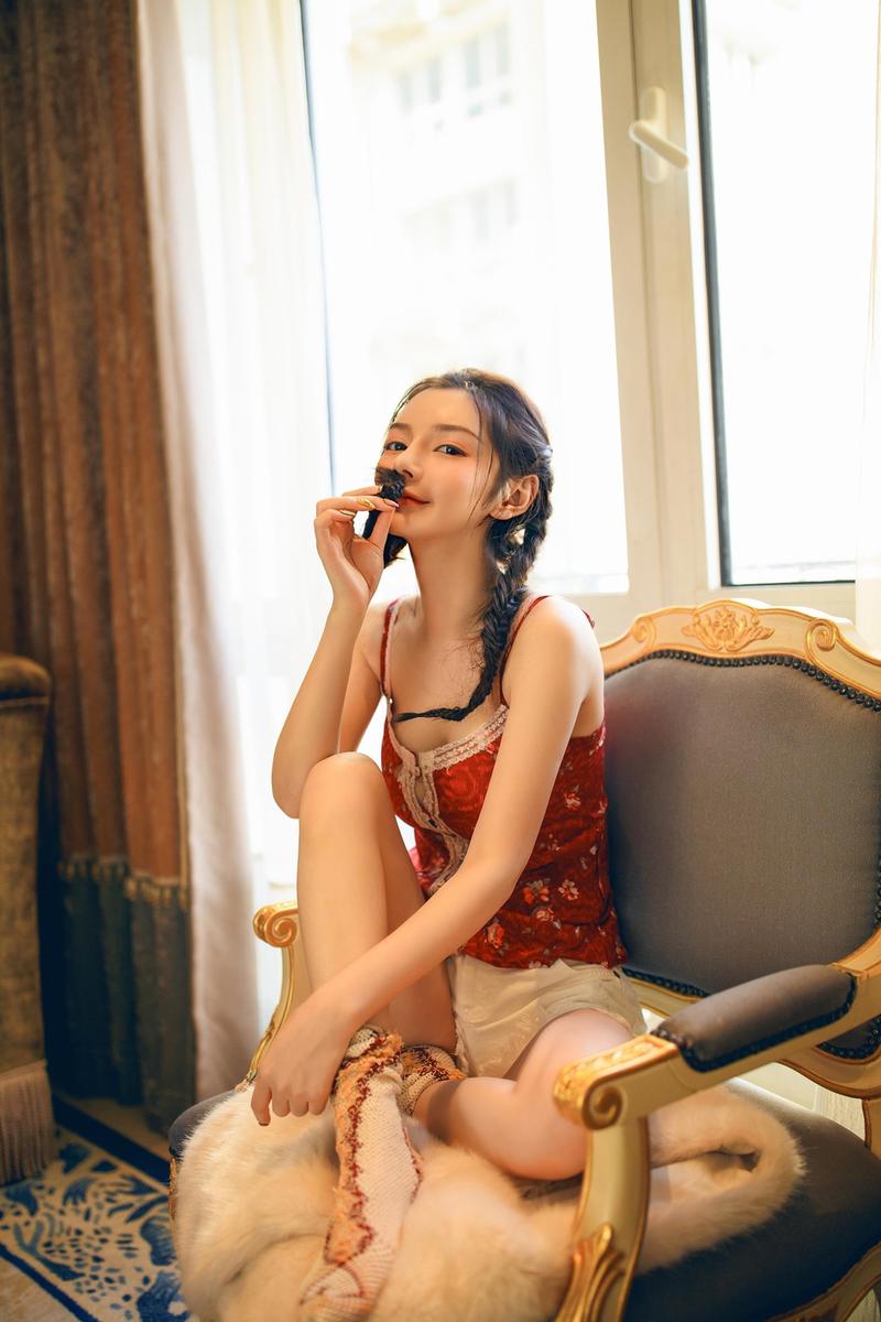 陈思宇写真化身甜美芭比